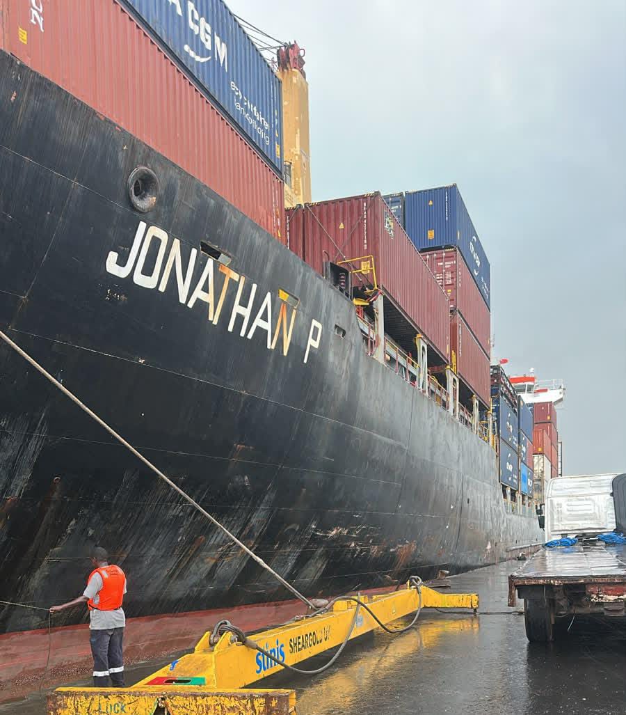 PIE Construction import and export operations at the seaport